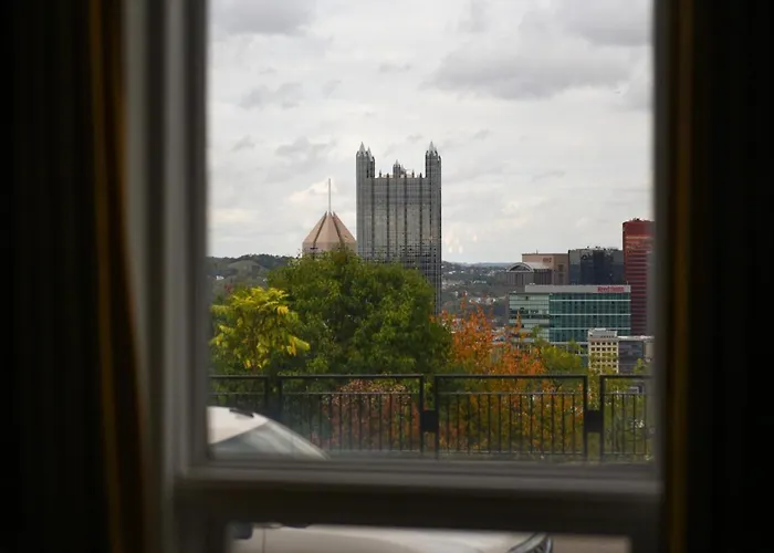 Hostwise - The Grandview - King Bed - Spectacular Views - Great Work Space Pittsburgh