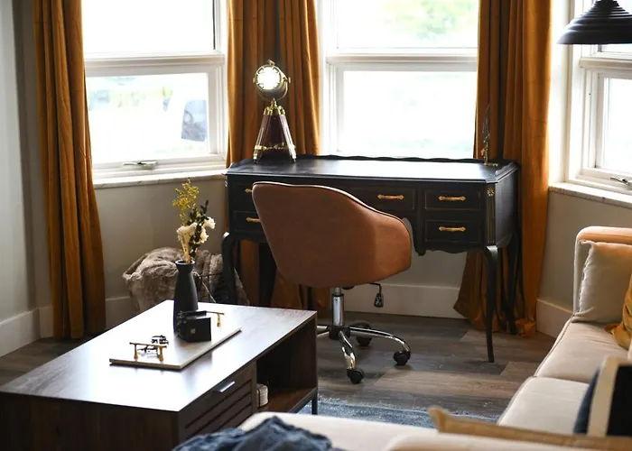 Hostwise - The Grandview - King Bed - Spectacular Views - Great Work Space Apartment Pittsburgh
