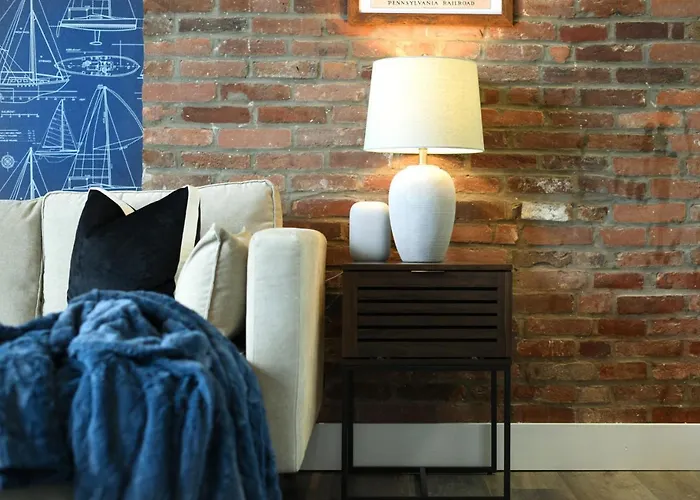 Apartment Hostwise - The Grandview - King Bed - Spectacular Views - Great Work Space *