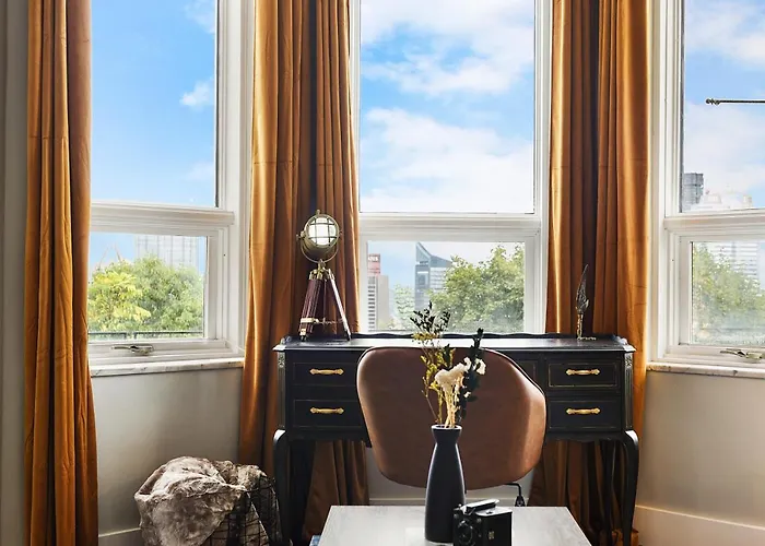 Hostwise - The Grandview - King Bed - Spectacular Views - Great Work Space *