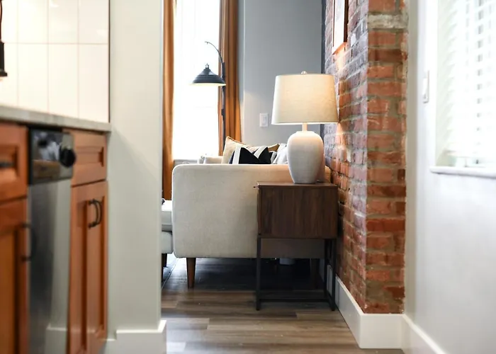 Apartment Hostwise - The Grandview - King Bed - Spectacular Views - Great Work Space Pittsburgh