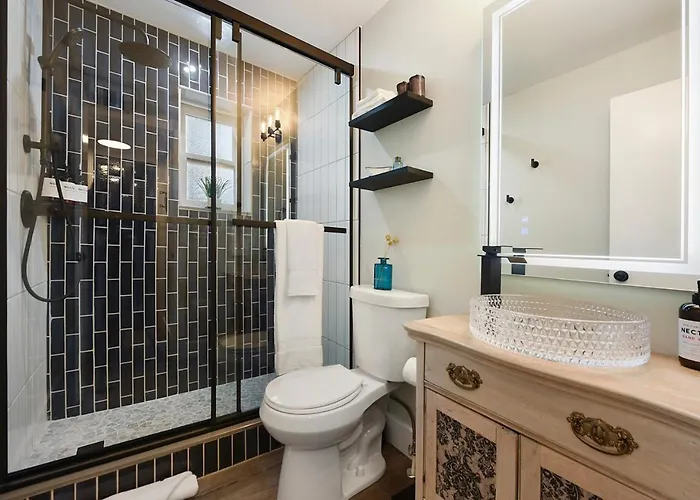 Hostwise - The Grandview - King Bed - Spectacular Views - Great Work Space Apartment Pittsburgh