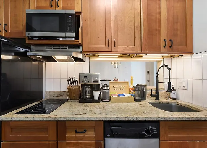 Apartment Hostwise - The Grandview - King Bed - Spectacular Views - Great Work Space Pittsburgh